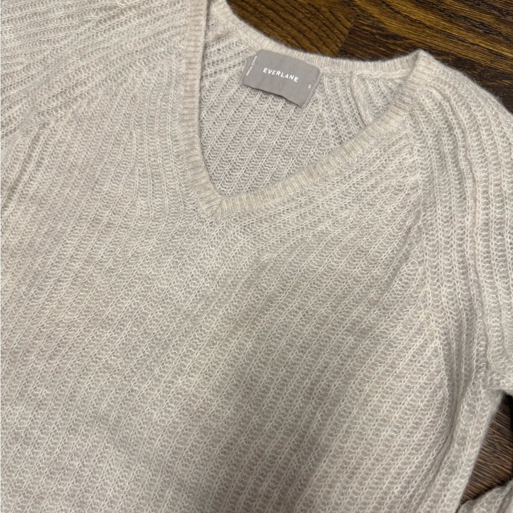 Everlane Alpaca V-neck Sweater in Cream, Size: S - Picture 2 of 5